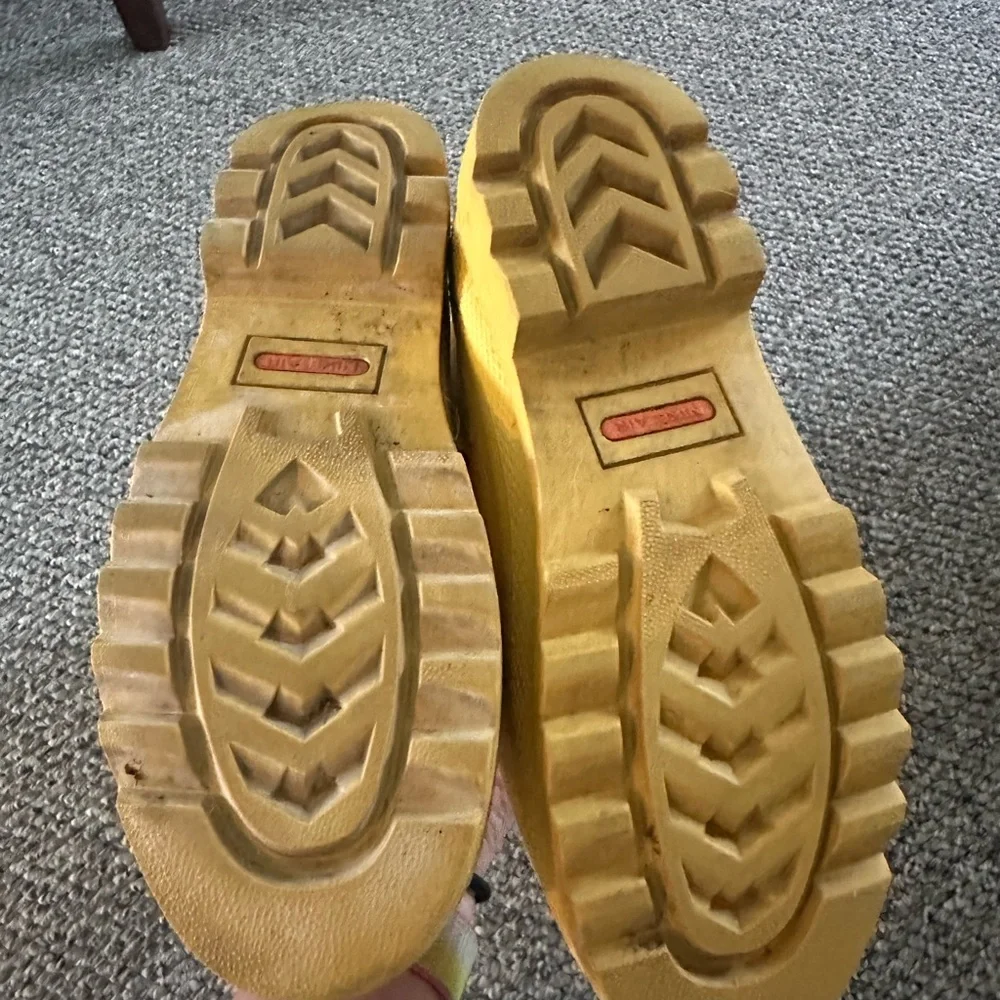 Cole Haan with Nike Air Yellow Rain Boots with Gray Cuffs, size 8 - Picture 3 of 3